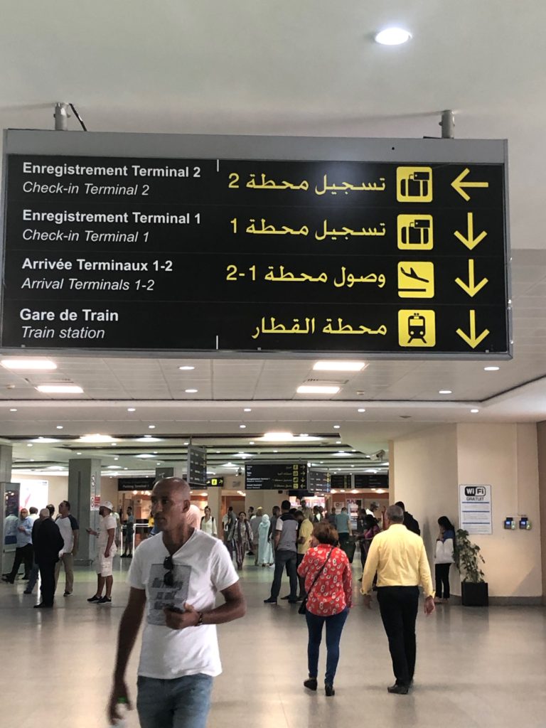 casablanca airport signs